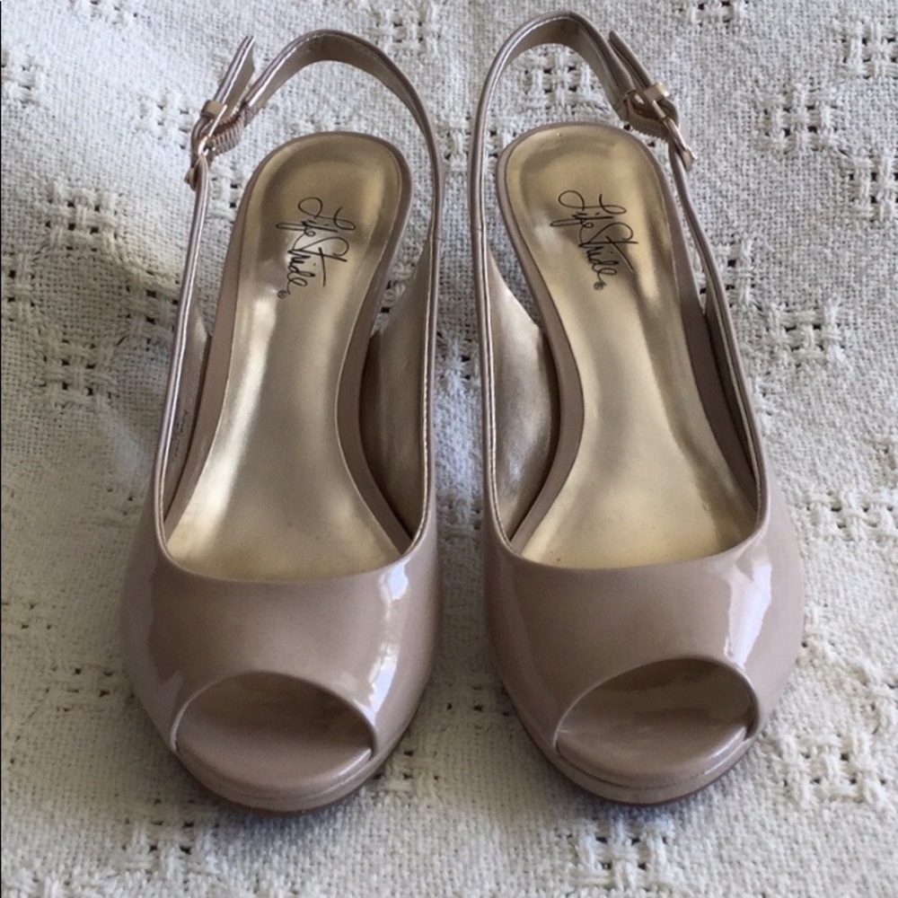 Life Stride Olin Tender Taupe Pump (9)
